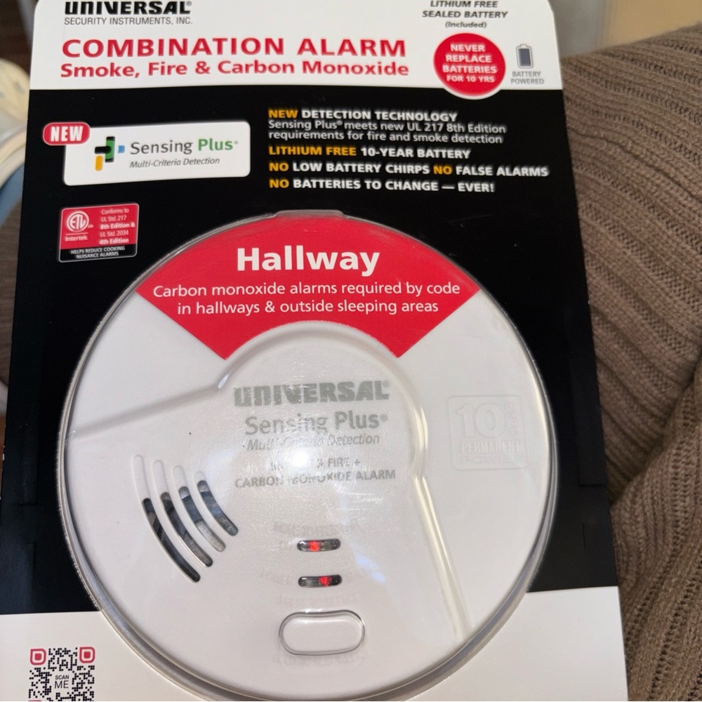 Universal Red and White Smoke and Carbon Monoxide Detector